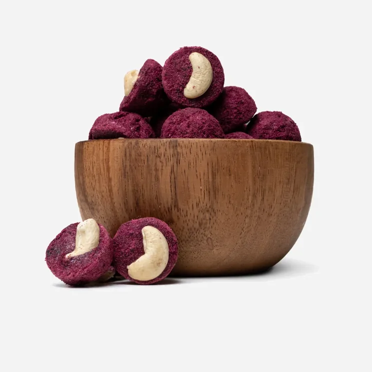 Gefriergetrocknete Blaubeeren-Cups mit Cashewkernen